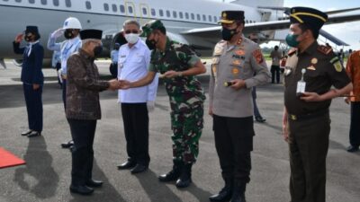 Mayjen TNI Sulaiman Agusto, S.I.P., M.M., Pangdam XII/Tpr Sambut Kedatangan Wakil Presiden Di Kalbar