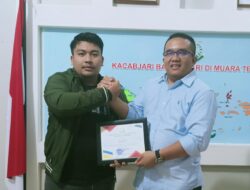 Pimpinan Redaksi Media Insipirasijambi.com: Terima Piagam Penghargaan 