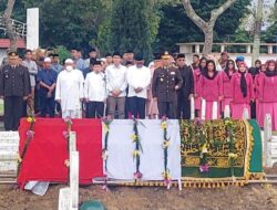 “Tembakan Salvo Iringi Pemakaman Mantan Kapolda Jambi Irjen Pol Purn Drs. H. Muchlis A.s”