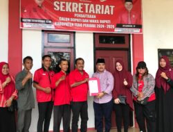Maju Sebagai Cakada, Hamdi Didampingi Istri Resmi Daftar Ke Partai PDIP