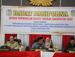Rapat Paripurna Dalam Rangka Penyampaian Akhir Fraksi-Fraksi Terhadap Ranperda Perubahan T.A. 2024 di Aula DPRD Tebo