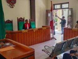Bantahkan Tuduhan Tersangka Dz Adimia Lase Bersaksi di Pengadilan