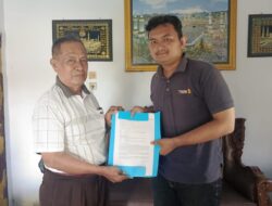 Dua Orang Pemuda Yang Datang Bawa Laporan diberi Nasehat Oleh Ketua LAM Tebo