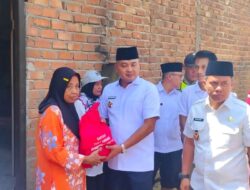 “Tangan yang Peduli, Hati yang Berempati: Bupati Tebo Berikan Bantuan kepada Korban Kebakaran”