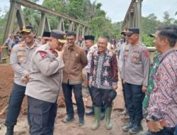 “Bupati Tebo diwakili Asisten II Setda, Terima Kunjungan Kerja Kapolda Jambi Tinjau Jembatan Putus”