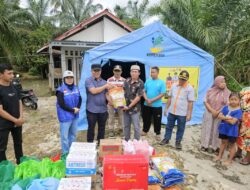 Bupati Tebo Melalui Plt. Sekda Tebo Tinjau Lokasi Banjir dan Salurkan Bantuan Sembako