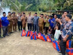 “Bupati Tebo dan Wakil Bupati Kunjungi Desa Teluk Rendah Ulu, Salurkan Bantuan Sembako”