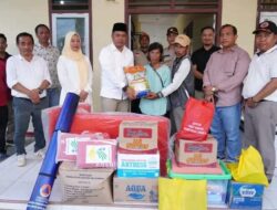 Wakil Bupati Tebo Didampingi Ketua PKK Serahkan Bantuan Korban Kebakaran Rumah di Desa Balai Rajo