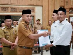 “Bupati dan Wakil Bupati Tebo Serahkan SK CPNS Formasi Tahun 2024”