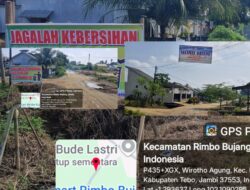 Warga RT 06 RW 2 Sarana Agung Gotong Royong Perbaiki Jalan: Harap Lurah Sarana Agung  Ajukan Usulan Infrastruktur Jalan ini
