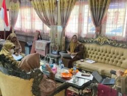 Pendampingan Administrasi Pembelajaran Mendalam Oleh Pengawas Ibu Faryanti, M.Pd Kepada Majelis Guru SMAN 4 Tebo