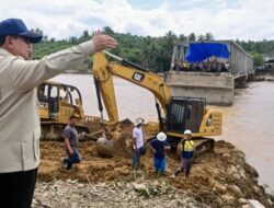 Percepatan Pemulihan Akses, Presiden Prabowo Tinjau Pengerjaan Jembatan Bailey Teupin Mane di Bireuen
