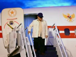 Presiden Prabowo Tiba di Sumatra Barat Tinjau Kembali Penanganan Bencana dan Pemulihan Infrastruktur