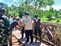 Pastikan Konektivitas Pulih, Presiden Prabowo Tinjau Jembatan Bailey Padang Mantuang di Padang Pariaman