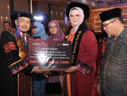 _Wisuda ke-7, UM Jambi Tegaskan Komitmen Mencetak Lulusan Berintegritas_