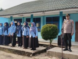 IPDA Ermansyah Jadi Inspektur Upacara dan Berikan Penyuluhan Bahaya Bullying di SMKN 5 Muaro Jambi