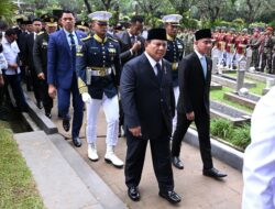 Wapres Gibran Dampingi Presiden Prabowo Pimpin Upacara Pemakaman Wapres RI ke-6 Try Sutrisno di TMP Kalibata