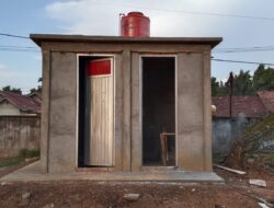 Bukti Nyata Kepedulian, Camat Tebo Ilir Bangun WC Umum di TPU Sayang Tabuang