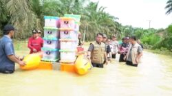 Wabup Tebo Salurkan Bantuan untuk Korban Banjir di Tengah Ilir
