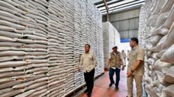 Seskab Teddy: Presiden Prabowo Sidak ke Gudang Bulog Danurejo Magelang, Pastikan Stok Aman, Banyak, dan Distribusi Tepat Sasaran