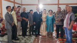 Calon Kades No 2 Samsudin Hadiri Pernikahan Darwin dan Yessy, Berikan Ucapan Selamat