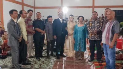 Calon Kades No 2 Samsudin Hadiri Pernikahan Darwin dan Yessy, Berikan Ucapan Selamat