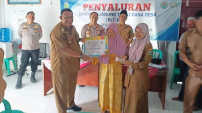 Camat Tebo Ilir Hadiri Penyaluran BLT-DD dan Serah Terima Jabatan PJ Kades Kemantan