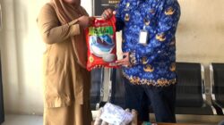 SMA Negeri 4 Tebo Salurkan Bantuan Sosial, Camat Tebo Ilir Berikan Apresiasi