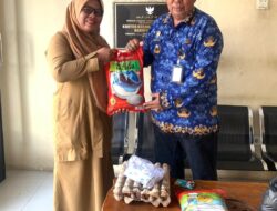 SMA Negeri 4 Tebo Salurkan Bantuan Sosial, Camat Tebo Ilir Berikan Apresiasi
