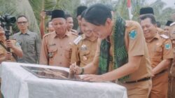 Bupati Batanghari Resmikan Jembatan di Desa Pulau Betung, Ini Pernyataan Beliau