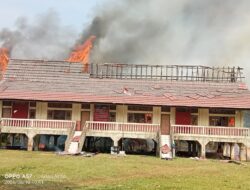 Breaking News,, Sebuah Madrasah Ibtidaiyah Di Desa Lopak Aur Di lalap Si Jago Merah Dua Armada Damkar Diterjunkan