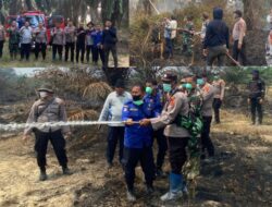 Lahan di TRU Perbatasan Sawit PT MAKIN Terbakar, Forkopimcam Tebo Ilir Turun Padamkan Api